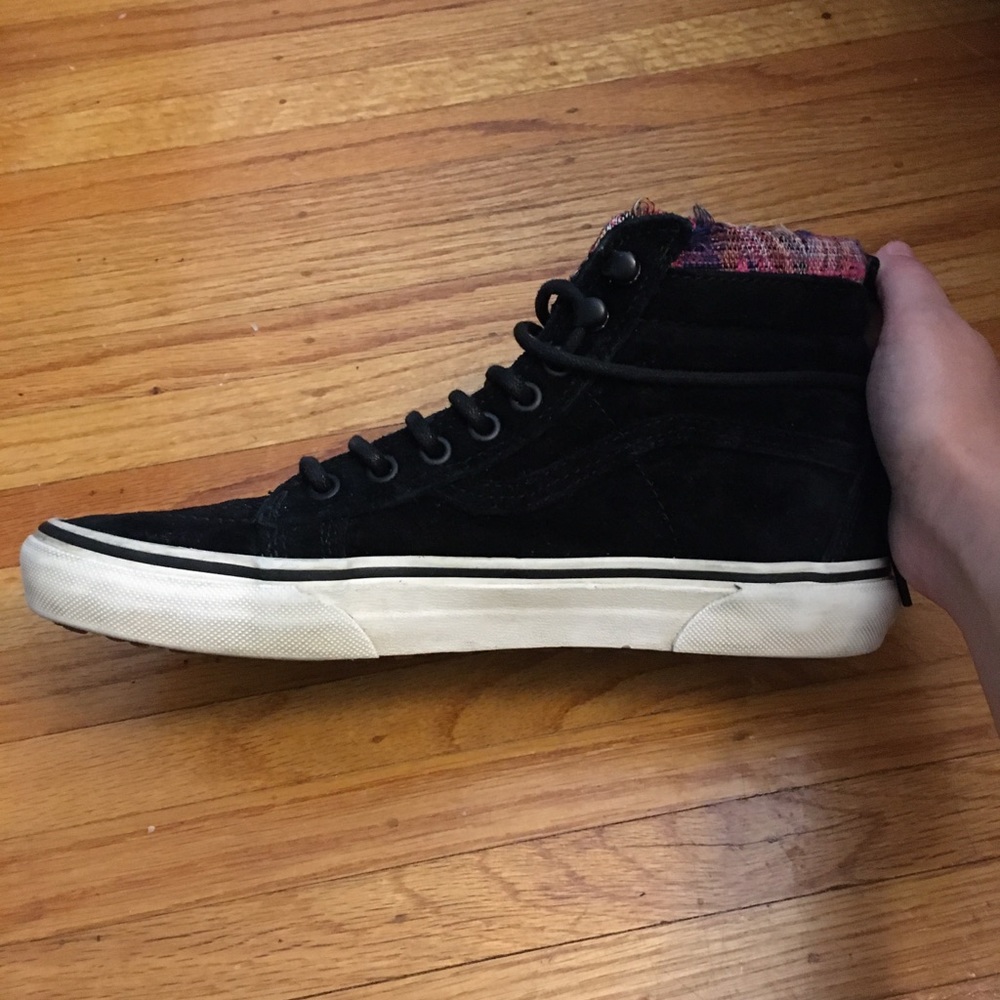 𝗕𝗹𝗮𝗰𝗸 𝗛𝗶𝗴𝗵 𝗧𝗼𝗽 𝗩𝗮𝗻𝘀 - Picture 9 of 11